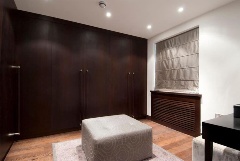 Mayfair Penthouse With Rooftop Facing Hyde Park