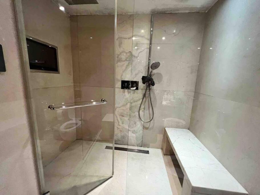 Mayfair Penthouse With Rooftop Facing Hyde Park Apartament Londra