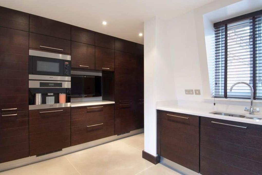 Mayfair Penthouse With Rooftop Facing Hyde Park * Londra