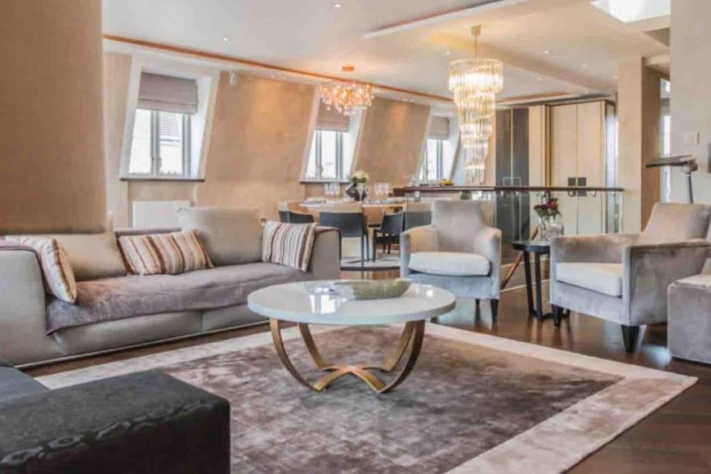 Mayfair Penthouse With Rooftop Facing Hyde Park Londra