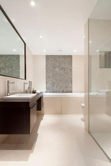 Mayfair Penthouse With Rooftop Facing Hyde Park Appartamento