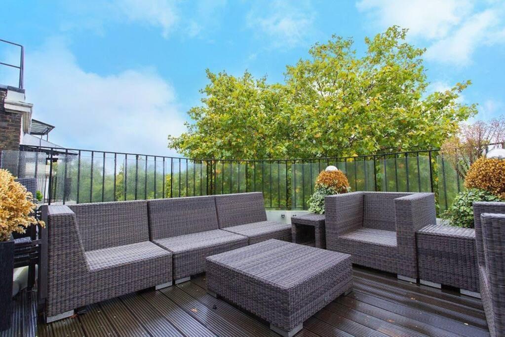 Mayfair Penthouse With Rooftop Facing Hyde Park