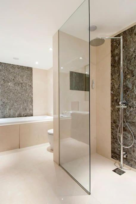 Mayfair Penthouse With Rooftop Facing Hyde Park Appartamento *